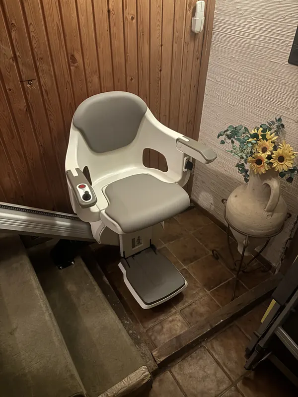 HomeGlide nach dem Einbau in einem Treppenhaus in Köln