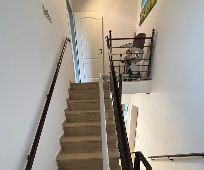 Pflege und Kontrolle der Schiene eines Treppenlifts